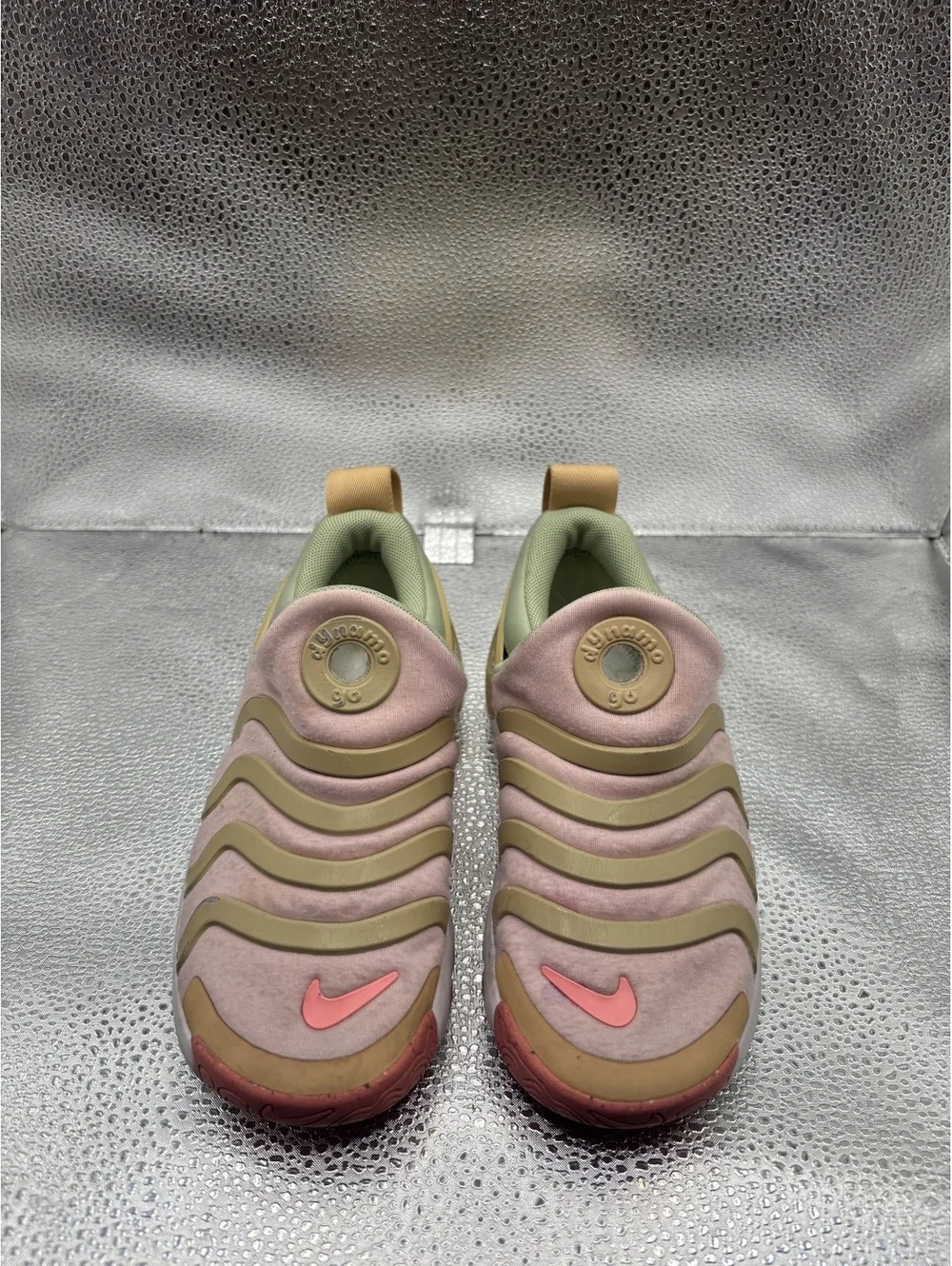 Nike dynamo go pink foam sesame